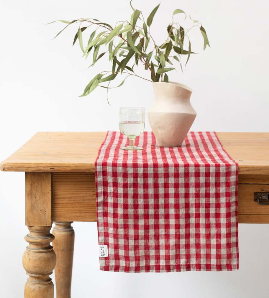 Lněný běhoun na stůl 40x200 cm Red Gingham – Linen Tales Linen Tales