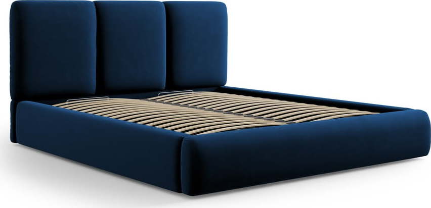 Tmavě modrá sametová čalouněná dvoulůžková postel s úložným prostorem s roštem 140x200 cm Brody – Mazzini Beds Mazzini Beds